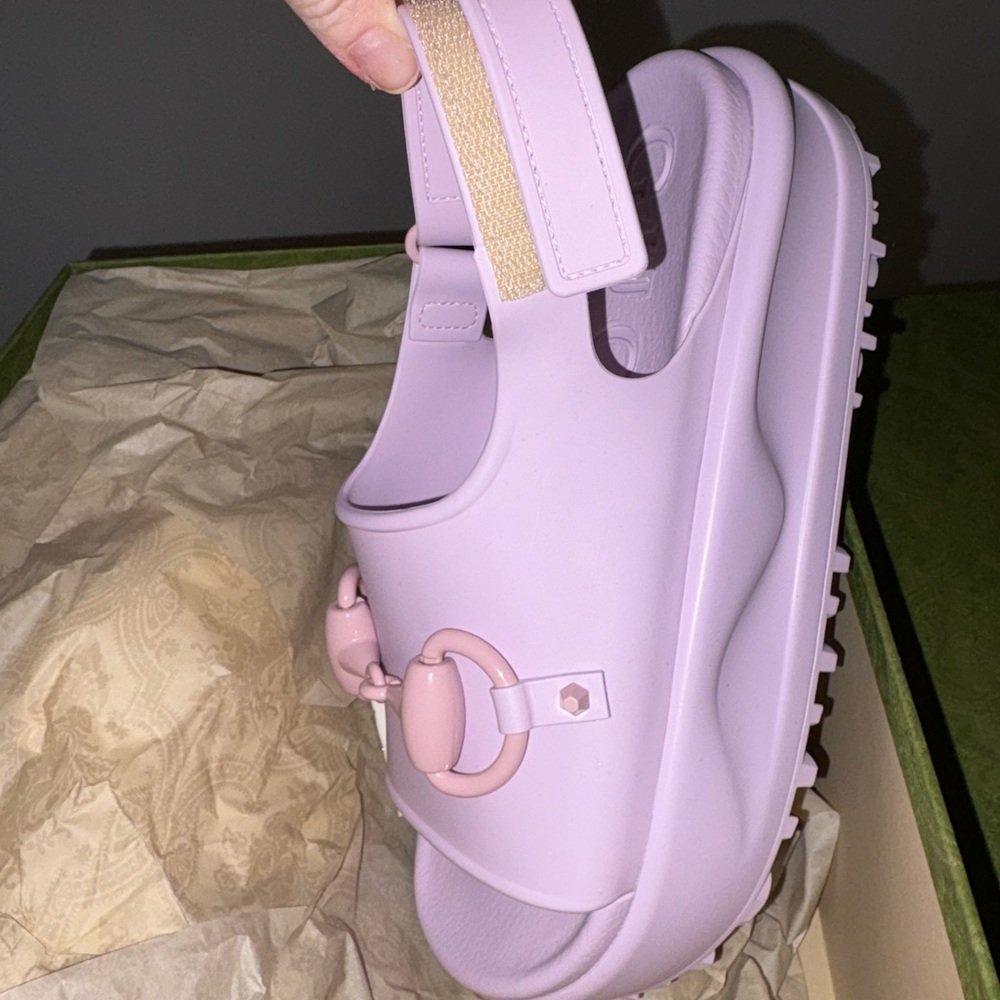 Gucci Women's Light Pink Sandals - Picture 3 of 5